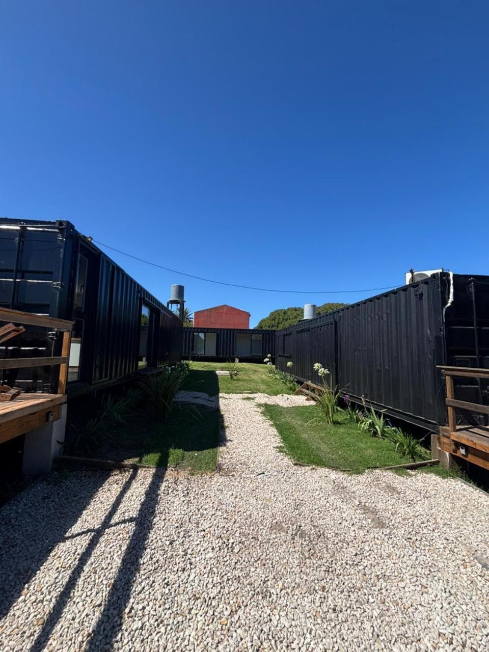 Apartment Containers, Acantilados